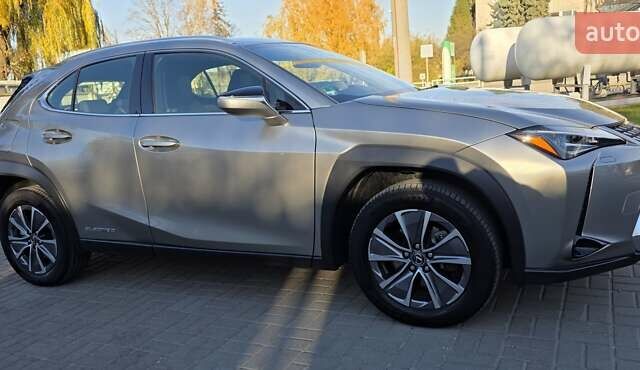 Серый Лексус UX, объемом двигателя 0 л и пробегом 84 тыс. км за 23800 $, фото 10 на Automoto.ua