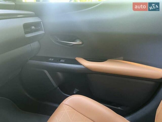 Сірий Лексус UX, об'ємом двигуна 0 л та пробігом 112 тис. км за 20900 $, фото 11 на Automoto.ua