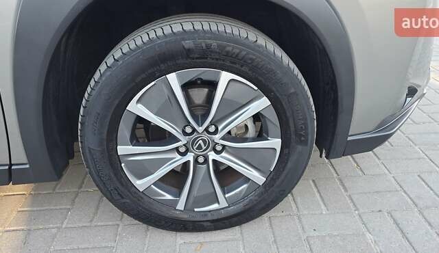 Серый Лексус UX, объемом двигателя 0 л и пробегом 84 тыс. км за 23800 $, фото 43 на Automoto.ua