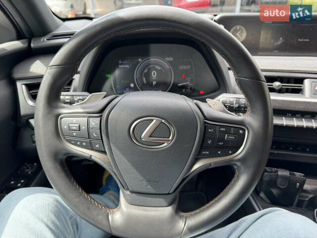 Сірий Лексус UX, об'ємом двигуна 0 л та пробігом 109 тис. км за 20999 $, фото 21 на Automoto.ua