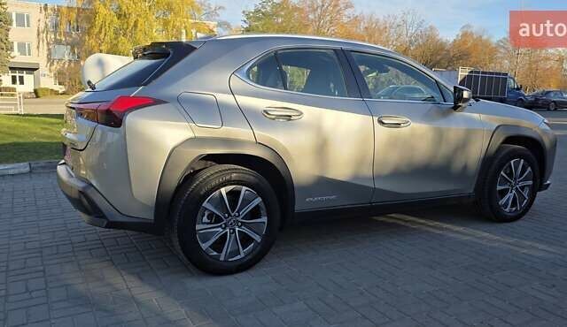 Серый Лексус UX, объемом двигателя 0 л и пробегом 84 тыс. км за 23800 $, фото 13 на Automoto.ua