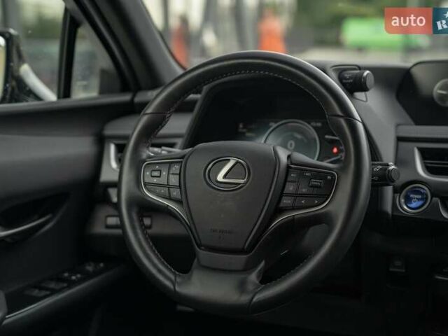 Сірий Лексус UX, об'ємом двигуна 2 л та пробігом 29 тис. км за 31900 $, фото 30 на Automoto.ua