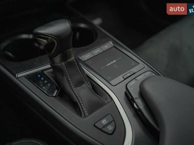 Сірий Лексус UX, об'ємом двигуна 2 л та пробігом 29 тис. км за 31900 $, фото 40 на Automoto.ua