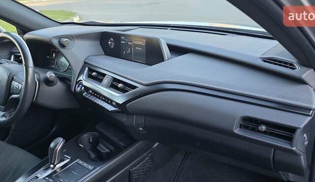 Серый Лексус UX, объемом двигателя 0 л и пробегом 84 тыс. км за 23800 $, фото 77 на Automoto.ua