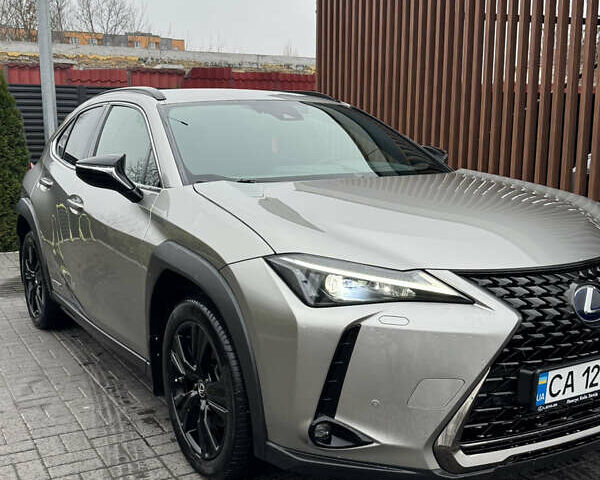 Серый Лексус UX, объемом двигателя 2 л и пробегом 89 тыс. км за 35500 $, фото 4 на Automoto.ua