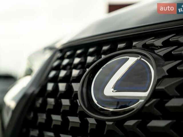 Сірий Лексус UX, об'ємом двигуна 2 л та пробігом 29 тис. км за 31900 $, фото 18 на Automoto.ua