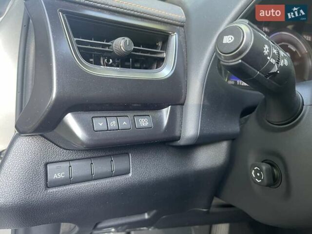 Сірий Лексус UX, об'ємом двигуна 0 л та пробігом 112 тис. км за 20900 $, фото 15 на Automoto.ua