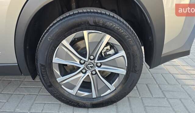 Серый Лексус UX, объемом двигателя 0 л и пробегом 84 тыс. км за 23800 $, фото 39 на Automoto.ua