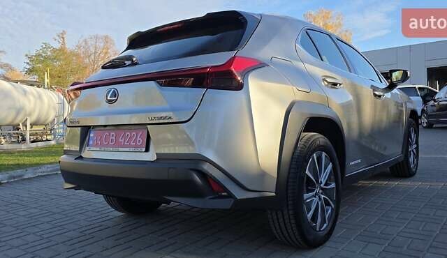 Серый Лексус UX, объемом двигателя 0 л и пробегом 84 тыс. км за 23800 $, фото 26 на Automoto.ua
