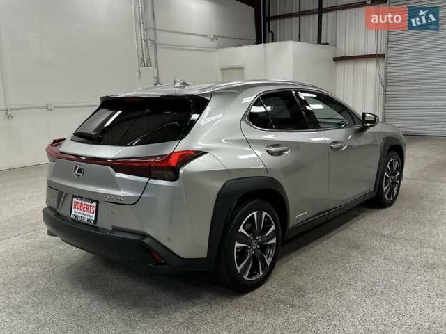 Сірий Лексус UX, об'ємом двигуна 1.99 л та пробігом 27 тис. км за 9800 $, фото 5 на Automoto.ua