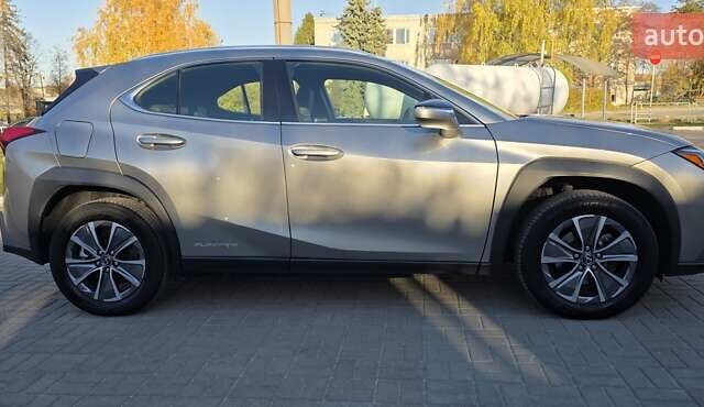 Серый Лексус UX, объемом двигателя 0 л и пробегом 84 тыс. км за 23800 $, фото 11 на Automoto.ua