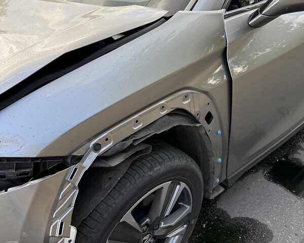 Сірий Лексус UX, об'ємом двигуна 0 л та пробігом 41 тис. км за 18999 $, фото 3 на Automoto.ua