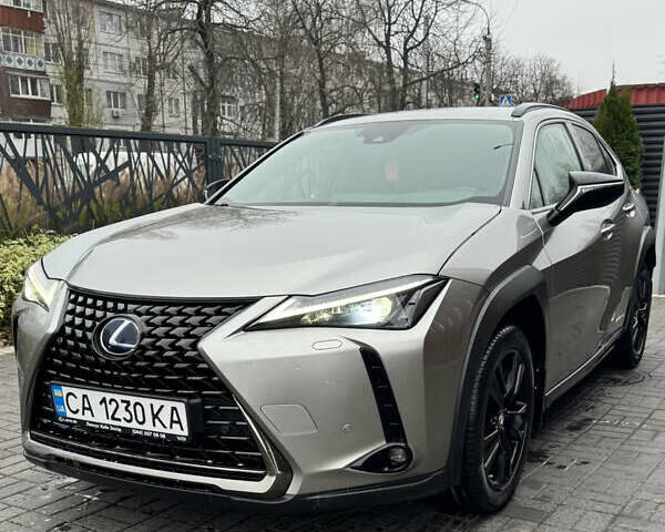 Серый Лексус UX, объемом двигателя 2 л и пробегом 89 тыс. км за 35500 $, фото 3 на Automoto.ua