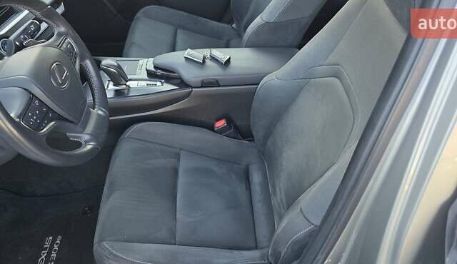 Серый Лексус UX, объемом двигателя 0 л и пробегом 84 тыс. км за 23800 $, фото 58 на Automoto.ua