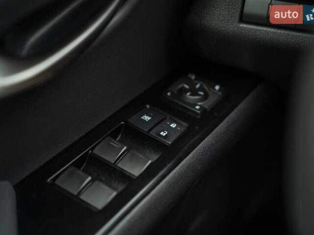 Сірий Лексус UX, об'ємом двигуна 2 л та пробігом 29 тис. км за 31900 $, фото 26 на Automoto.ua