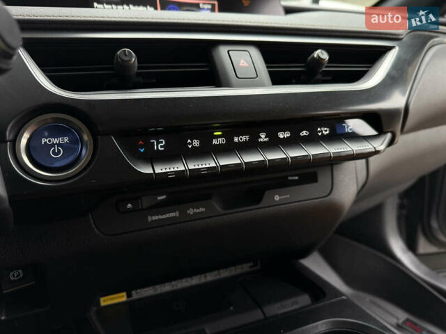 Серый Лексус UX, объемом двигателя 2 л и пробегом 17 тыс. км за 29999 $, фото 22 на Automoto.ua