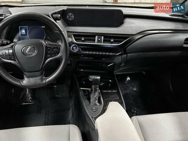 Сірий Лексус UX, об'ємом двигуна 1.99 л та пробігом 27 тис. км за 9800 $, фото 17 на Automoto.ua