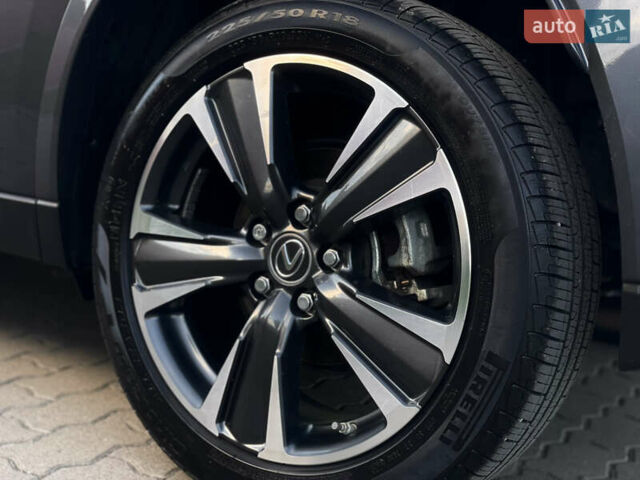 Сірий Лексус UX, об'ємом двигуна 2 л та пробігом 50 тис. км за 35000 $, фото 6 на Automoto.ua