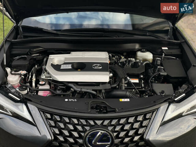 Сірий Лексус UX, об'ємом двигуна 2 л та пробігом 50 тис. км за 35000 $, фото 29 на Automoto.ua