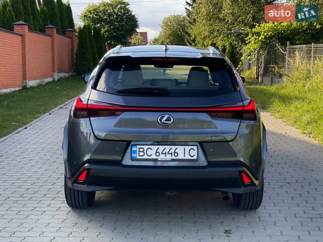 Сірий Лексус UX, об'ємом двигуна 2 л та пробігом 50 тис. км за 35000 $, фото 8 на Automoto.ua