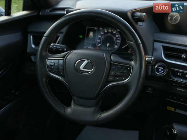 Сірий Лексус UX, об'ємом двигуна 2 л та пробігом 50 тис. км за 35000 $, фото 10 на Automoto.ua