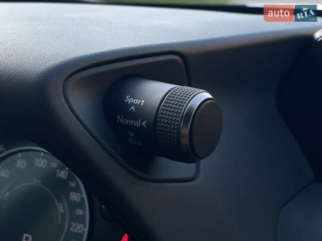 Сірий Лексус UX, об'ємом двигуна 2 л та пробігом 50 тис. км за 35000 $, фото 15 на Automoto.ua