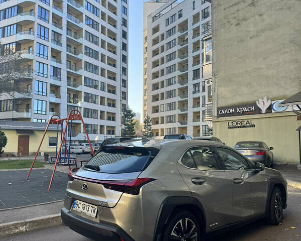 Лексус UX 2022 в Львове на Automoto.ua Серый Лексус UX, объемом двигателя 2 л и пробегом 42 тыс. км за 31999 $, фото 2 на Automoto.ua