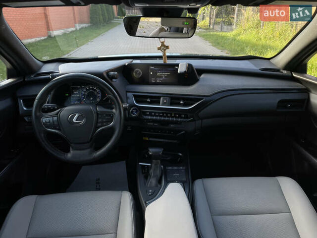Сірий Лексус UX, об'ємом двигуна 2 л та пробігом 50 тис. км за 35000 $, фото 9 на Automoto.ua