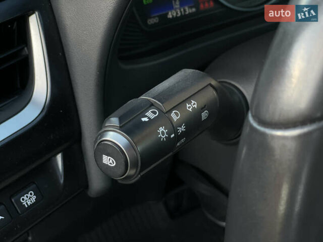 Сірий Лексус UX, об'ємом двигуна 2 л та пробігом 50 тис. км за 35000 $, фото 19 на Automoto.ua