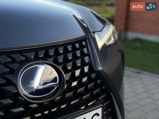 Сірий Лексус UX, об'ємом двигуна 2 л та пробігом 50 тис. км за 35000 $, фото 4 на Automoto.ua
