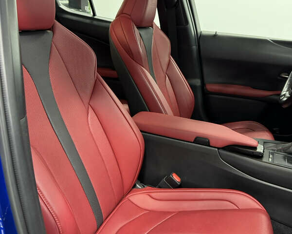 Синий Лексус UX, объемом двигателя 1.99 л и пробегом 40 тыс. км за 29500 $, фото 28 на Automoto.ua