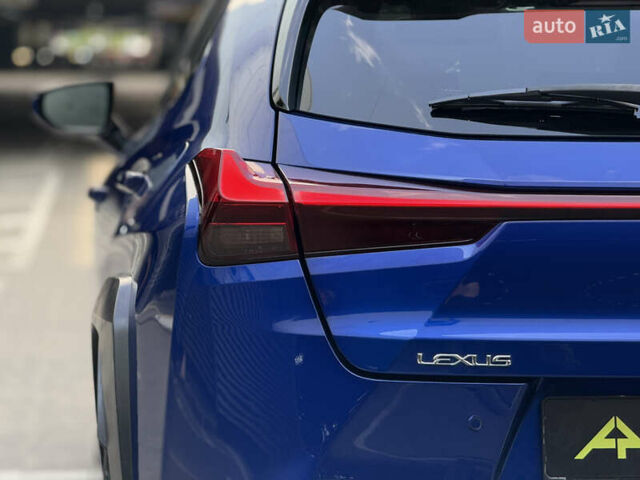 Синий Лексус UX, объемом двигателя 2 л и пробегом 93 тыс. км за 32000 $, фото 2 на Automoto.ua