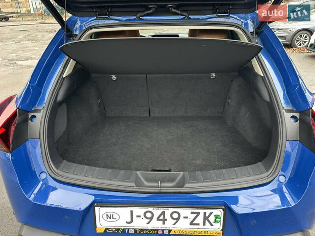 Синій Лексус UX, об'ємом двигуна 0 л та пробігом 54 тис. км за 21900 $, фото 18 на Automoto.ua