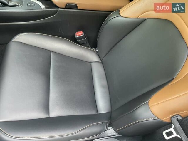 Зеленый Лексус UX, объемом двигателя 1.99 л и пробегом 61 тыс. км за 32800 $, фото 4 на Automoto.ua