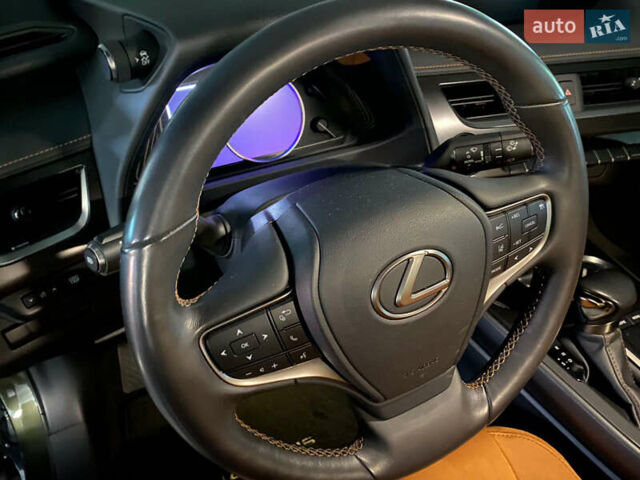 Зеленый Лексус UX, объемом двигателя 2 л и пробегом 39 тыс. км за 29700 $, фото 17 на Automoto.ua