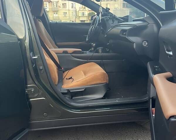 Зелений Лексус UX, об'ємом двигуна 1.99 л та пробігом 110 тис. км за 32000 $, фото 7 на Automoto.ua