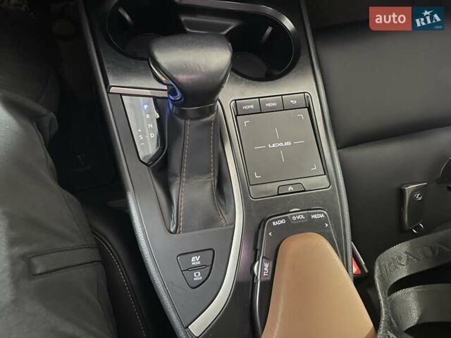 Зеленый Лексус UX, объемом двигателя 1.99 л и пробегом 61 тыс. км за 32800 $, фото 19 на Automoto.ua