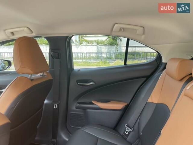 Зеленый Лексус UX, объемом двигателя 1.99 л и пробегом 61 тыс. км за 32800 $, фото 11 на Automoto.ua