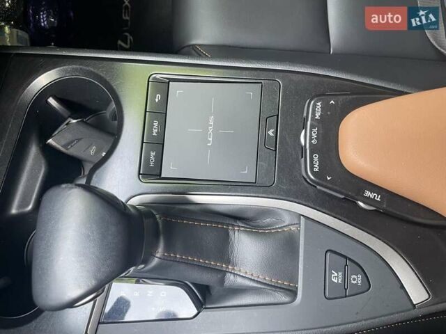 Зеленый Лексус UX, объемом двигателя 1.99 л и пробегом 61 тыс. км за 32800 $, фото 39 на Automoto.ua