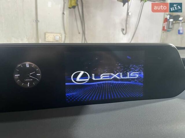 Зеленый Лексус UX, объемом двигателя 1.99 л и пробегом 61 тыс. км за 32800 $, фото 17 на Automoto.ua