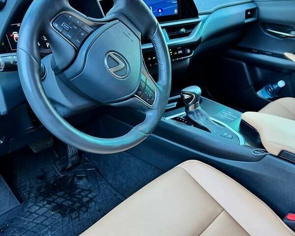 Зеленый Лексус UX, объемом двигателя 1.99 л и пробегом 17 тыс. км за 38600 $, фото 2 на Automoto.ua