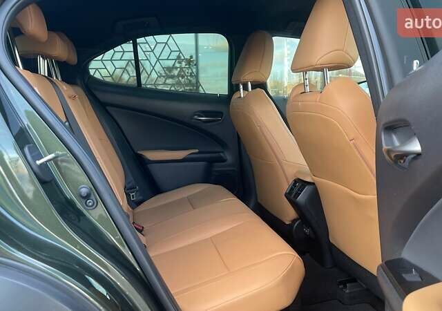 Зелений Лексус UX, об'ємом двигуна 1.99 л та пробігом 8 тис. км за 40790 $, фото 6 на Automoto.ua