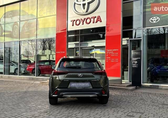 Зеленый Лексус UX, объемом двигателя 2 л и пробегом 8 тыс. км за 41000 $, фото 3 на Automoto.ua