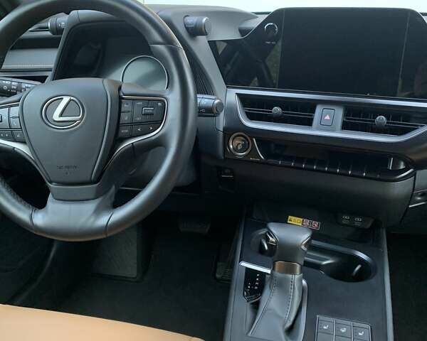 Зелений Лексус UX, об'ємом двигуна 1.99 л та пробігом 15 тис. км за 41200 $, фото 7 на Automoto.ua