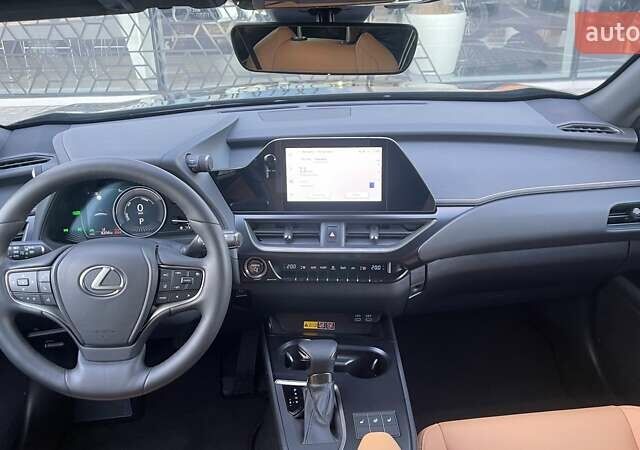 Зелений Лексус UX, об'ємом двигуна 1.99 л та пробігом 8 тис. км за 40790 $, фото 7 на Automoto.ua