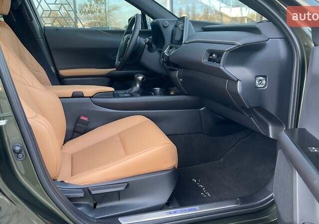 Зелений Лексус UX, об'ємом двигуна 1.99 л та пробігом 8 тис. км за 40790 $, фото 5 на Automoto.ua