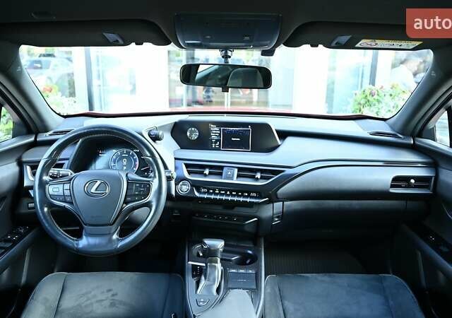 Помаранчевий Лексус UX, об'ємом двигуна 1.99 л та пробігом 73 тис. км за 26974 $, фото 7 на Automoto.ua