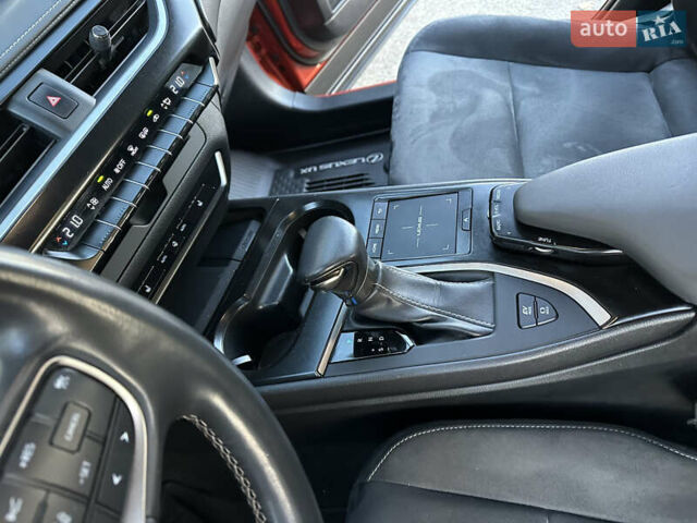 Оранжевый Лексус UX, объемом двигателя 1.99 л и пробегом 45 тыс. км за 29000 $, фото 25 на Automoto.ua