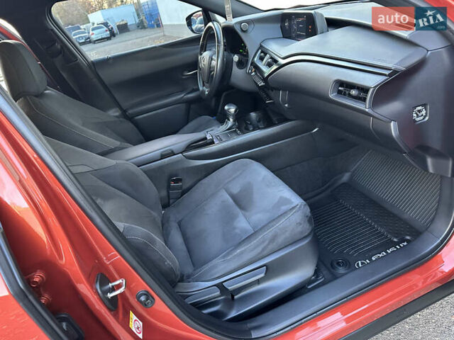 Оранжевый Лексус UX, объемом двигателя 1.99 л и пробегом 45 тыс. км за 29000 $, фото 38 на Automoto.ua