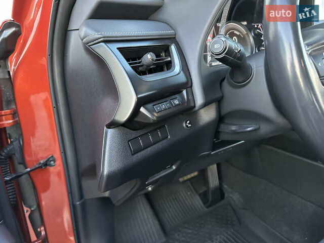 Оранжевый Лексус UX, объемом двигателя 1.99 л и пробегом 45 тыс. км за 29000 $, фото 23 на Automoto.ua